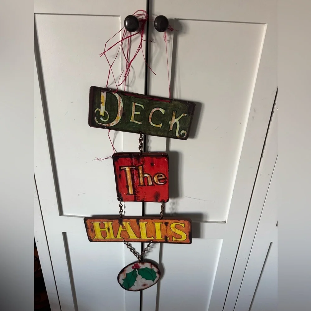 Festive DECK THE HALLS Wall Hanging Deco- vintage looking. Lightweight& SO FUN🎄